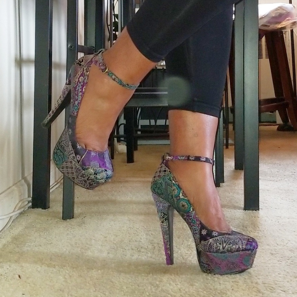 Shoes - Picture 2 of 6